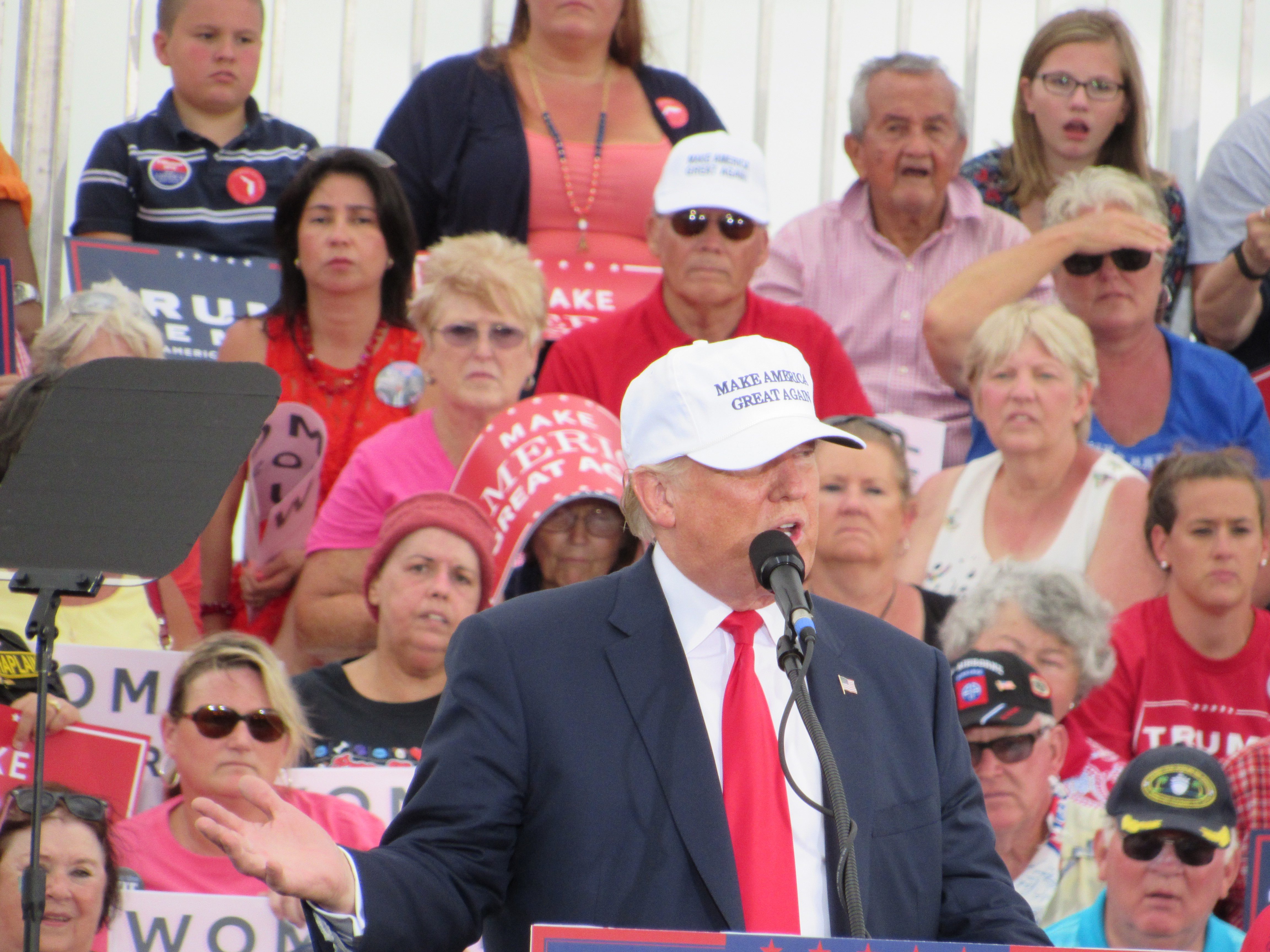 Trump speaks at Lakeland, FL rally Oct 12, 2016