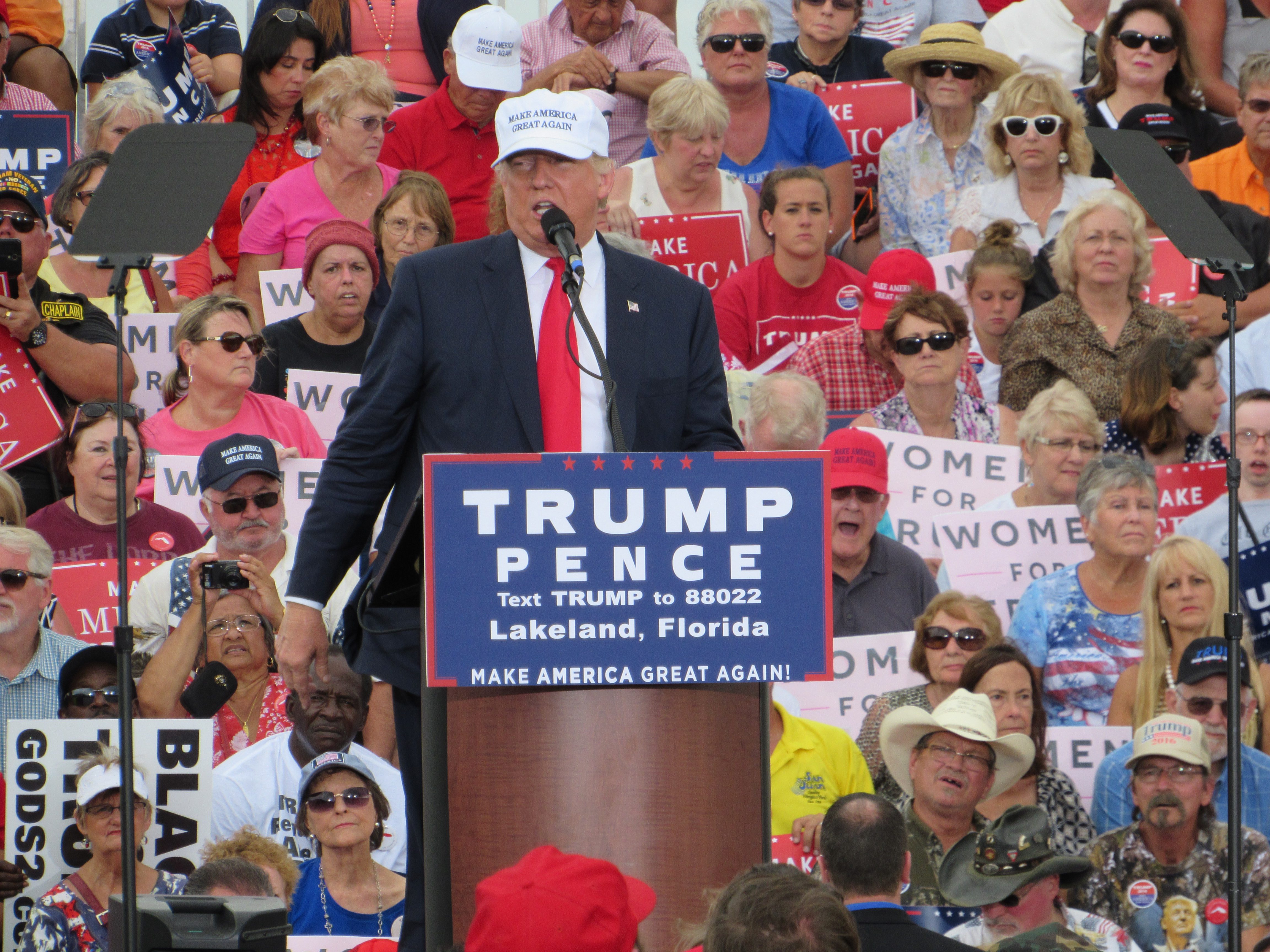 Donald Trump speaks at Lakeland, FL rally Oct 12, 2016