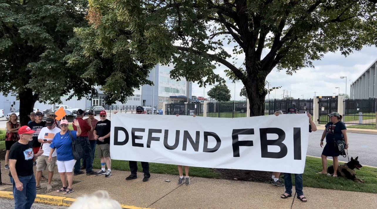 Saint Louis Patriots Lead by TGP’s Jim Hoft and Bill Hennessy Protest FBI Field Office Following the Abusive Raid on Trump’s Home