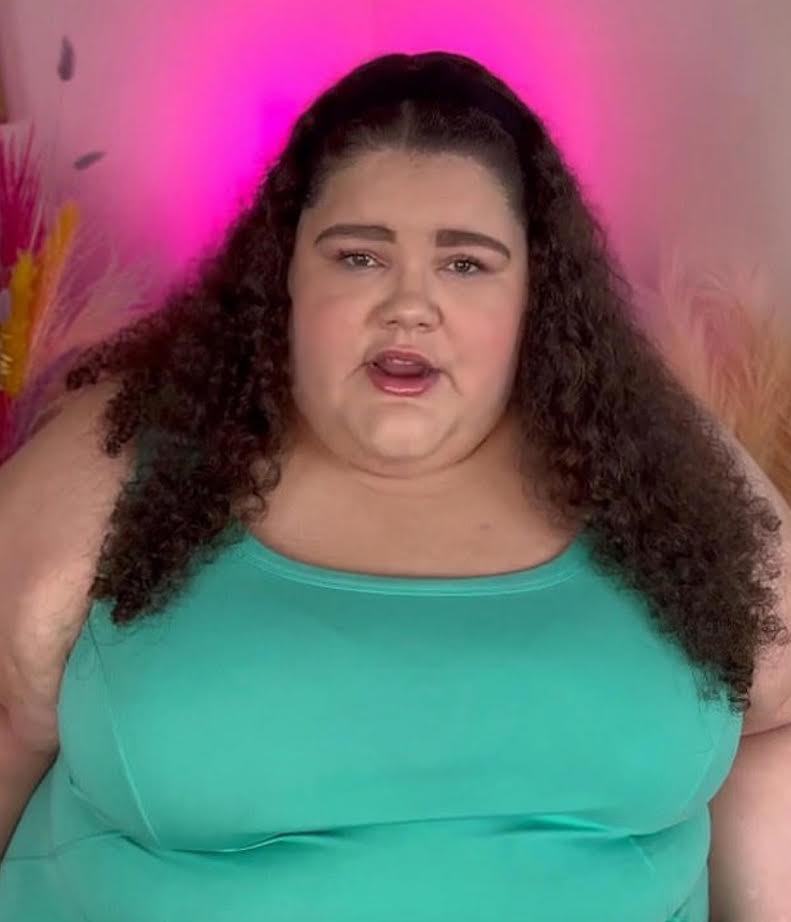 Obese ‘Travel Influencer’ Who Demanded Other Passengers Pay For Her Extra Seat, Now Demands Larger Hotel Hallways, Custom Toilet Seats and Stronger Beds to Help Fat Guests
