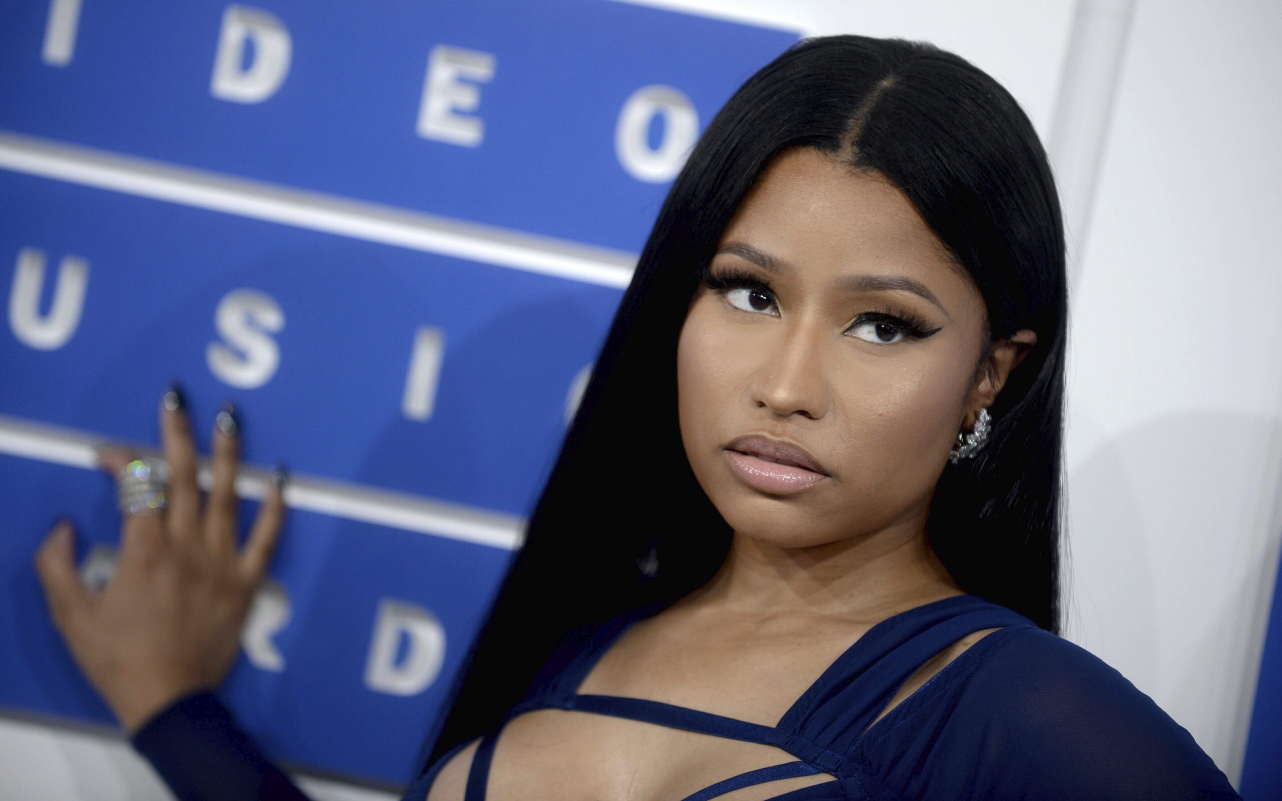 Crossing the Line: Nicki Minaj Exposes the Media Mafia; Posts Private Messages From Reporters Threatening Her Family Members | The Gateway Pundit | by Julian Conradson