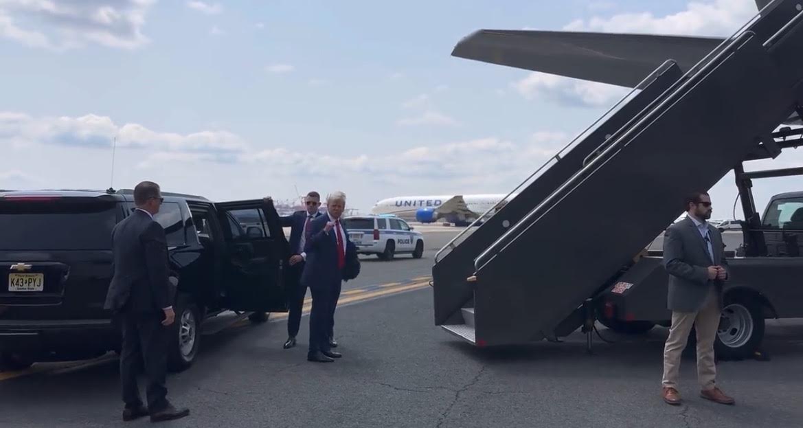 Trump Gives Fist Pump and a Wave as He Boards Plane En Route to Georgia to Speak at GOP Convention (VIDEO)
