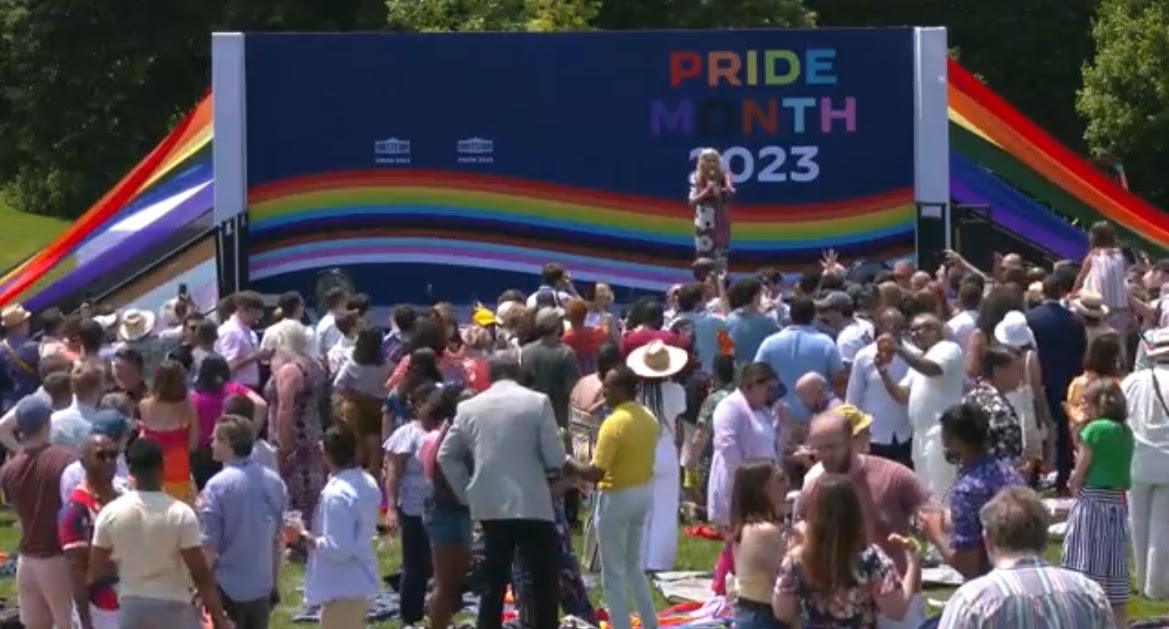 “Joe! Come Back Out!” Dr. Jill Shouts at Joe Biden After He Wanders Off and Disappears at White House Pride Month (VIDEO)