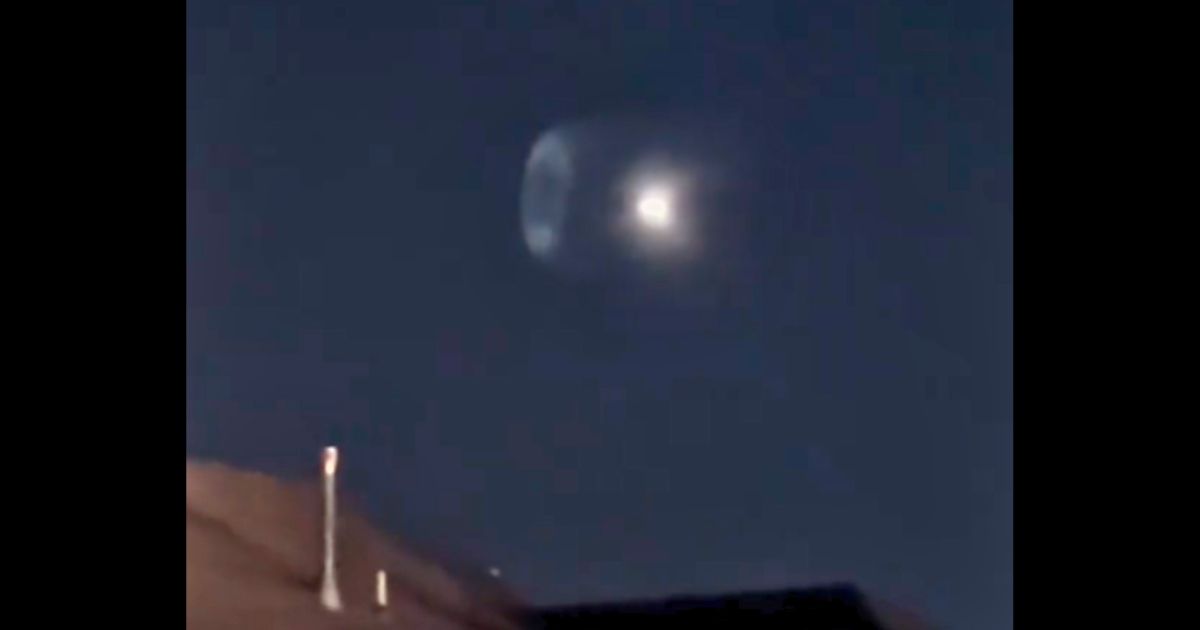 Un obiect de pe cer deasupra orașului Oklahoma îi avea pe observatori care se întrebau ce văd.