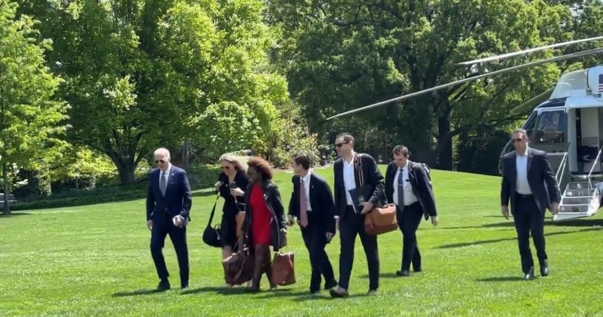 WOW! Giant Entourage Escorts Biden as He Arrives to White House Amid Reports He’s Too Feeble to Walk Solo (VIDEO) – Cristina Laila