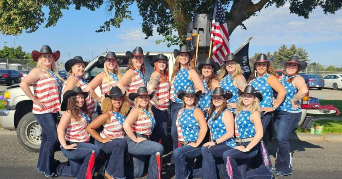 Seattle: Equipo de baile se le ordena quitarse sus camisas de bandera estadounidense «O abandonar» porque algunos competidores se sintieron «desencadenados e inseguros» | The Gateway Pundit