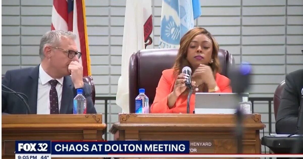 CORRUPTION: Town Hall Chaos Erupts in Dolton, Illinois-Residents Upset Over “Worst Mayor in America” (VIDEO)