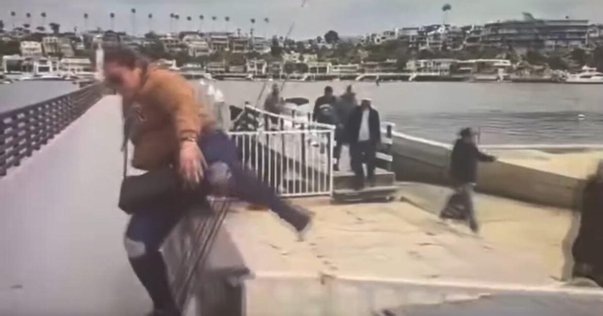 SoCal: Large Group of Illegal Aliens Dock Boat in Newport Beach, Flee Into Neighborhood on Foot (SHOCK VIDEO)