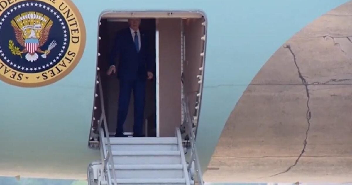 Biden Loses His Balance at Top of Air Force One Steps (VIDEO)