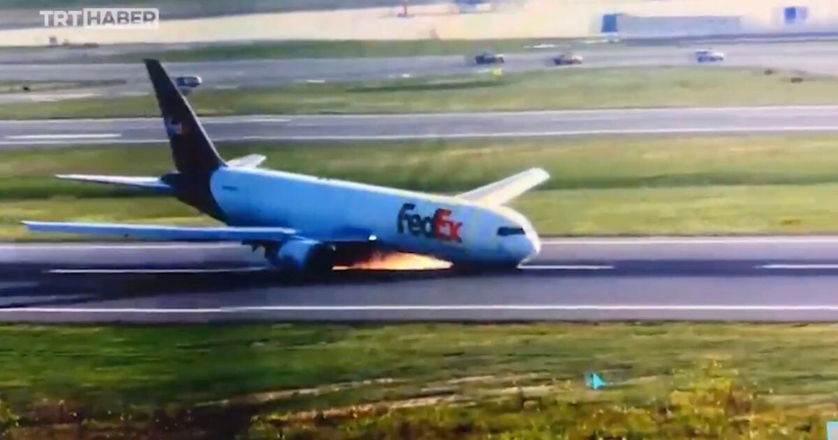 ANOTHER ONE: FedEx Cargo Boeing 767 Forces to Land in Turkey Without Front Wheels (VIDEO)