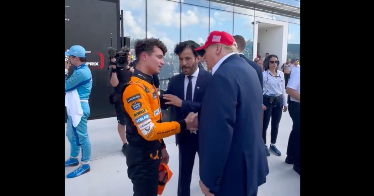 Amuleto de la Suerte: Tras la visita de Presidente Trump a la multitud de F1 fuera del Pit de McLaren, el piloto de McLaren Lando Norris gana su primera carrera de F1 (Video) | The Gateway Pundit