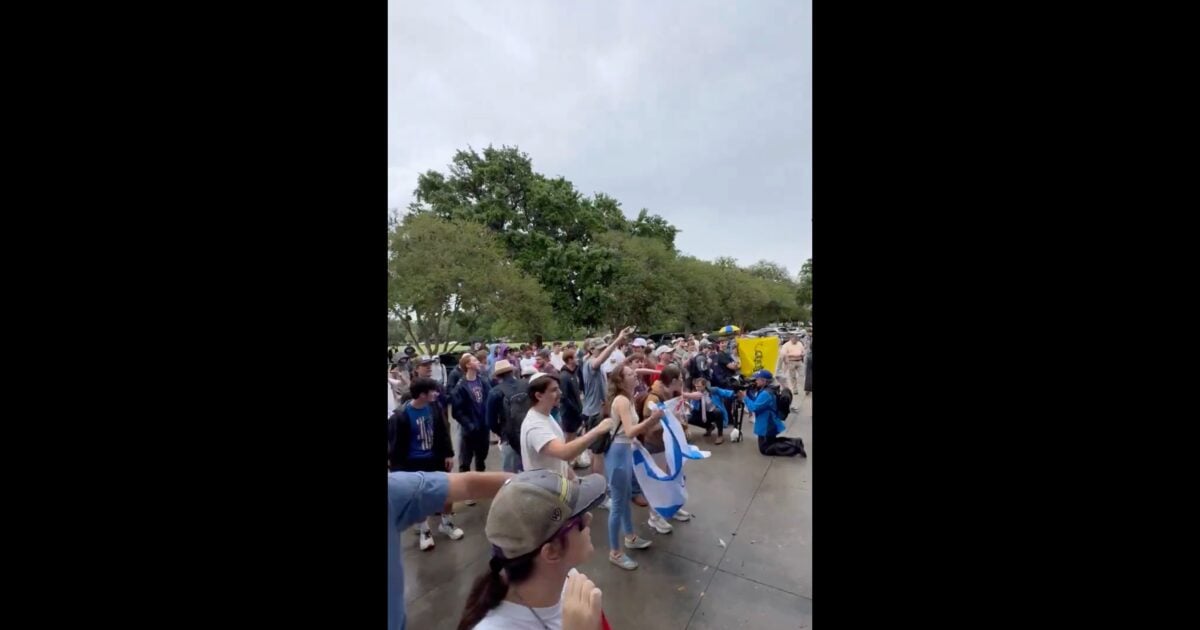Awesome! Hordes of LSU Students Hijack Pro-Hamas Protest and Force Agitators to Retreat While Drowning Out Their Cries With Loud “USA! USA!” Chants (VIDEO)