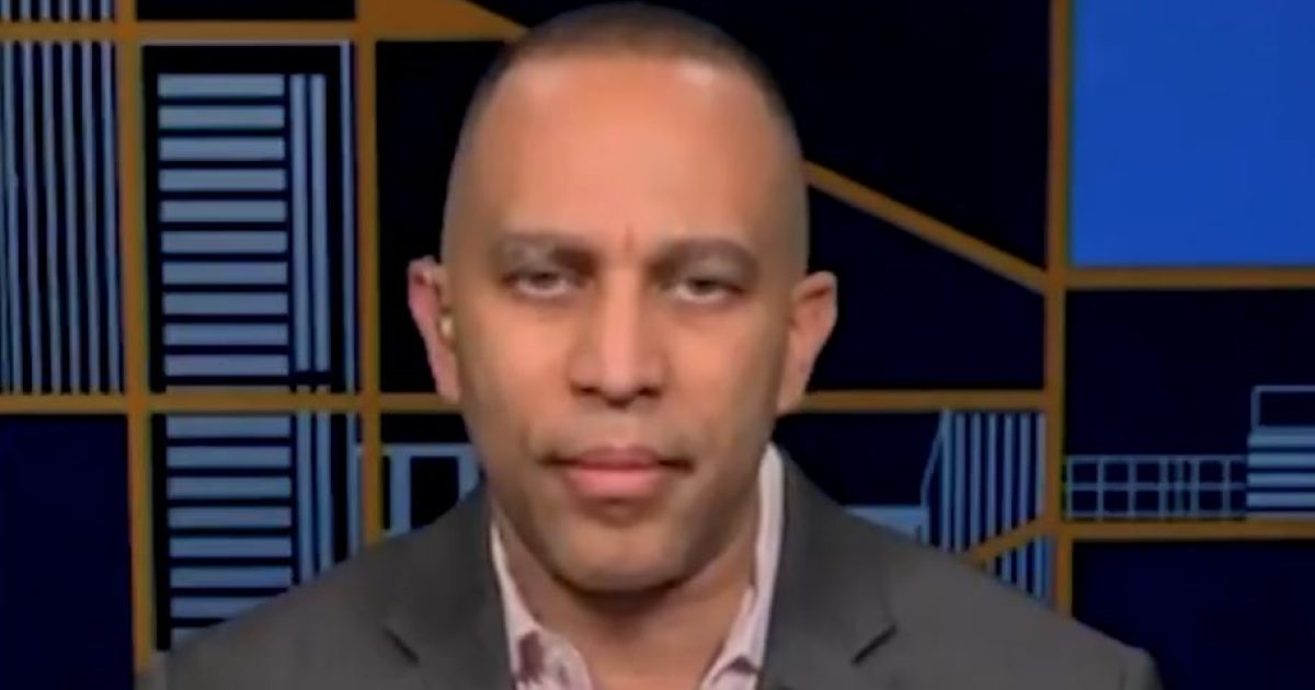 Trump Links Hakeem Jeffries to WHCA Assassination Attempt, Demands Criminal Charges
