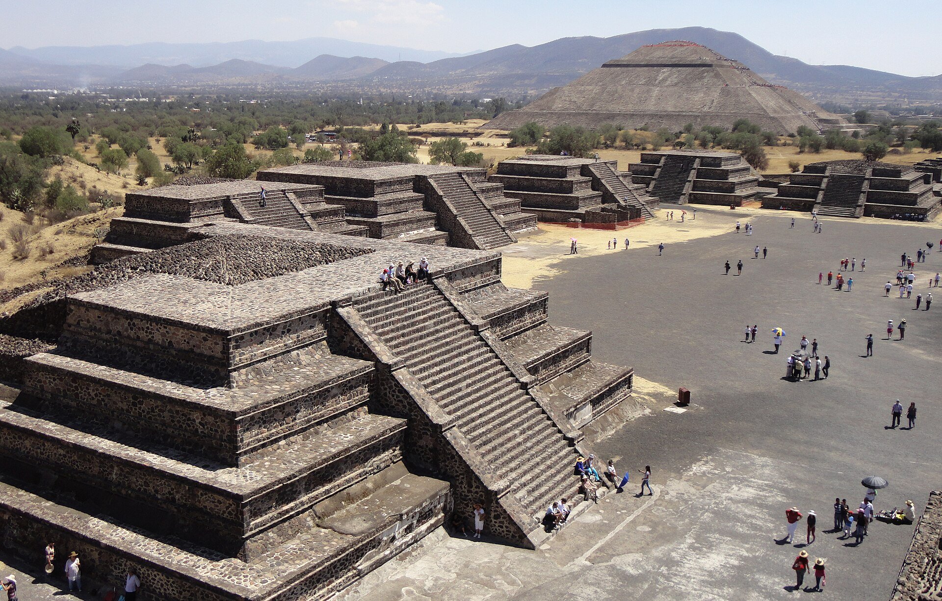 Gunman Opens Fire from Top of Teotihuacán Pyramid in Mexico — One Tourist Killed, Dozens Injured in Shocking Attack