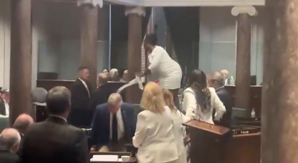 WATCH: Tennessee Democrat State Senator Stands on Desk, Fights With Sergeant at Arms After Republicans Pass New Congressional Map Eliminating Dem District