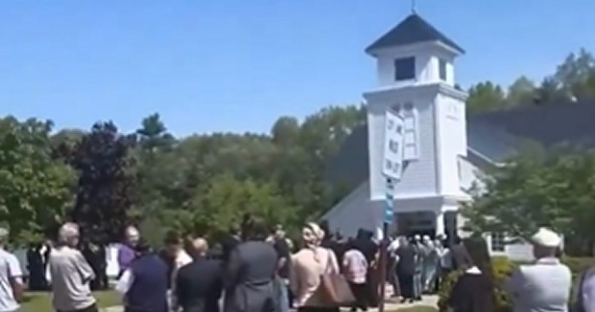 UMVA Uncovers: OUTPOURING OF PATRIOTIC FURY: America Unites in Jaw-Dropping Tribute as THOUSANDS Mourn Forgotten WWII Hero in Emotional Funeral Service Caught on Camera