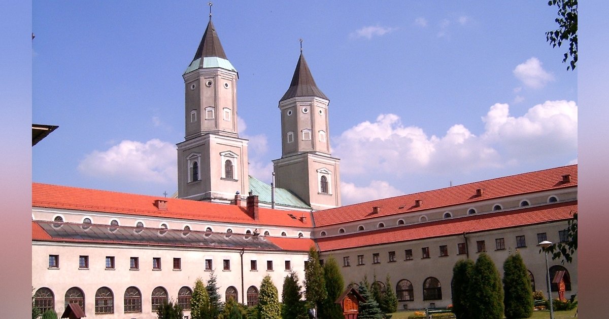 Polish Priest Killed, Four Others Stabbed by Ukrainian Refugee in Abbey Attack