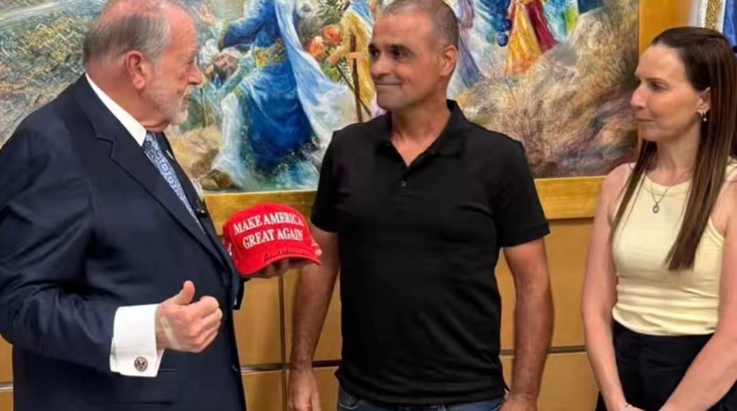 Israeli Plumber Who Saved Flight FZ1073 Is a Trump Supporter