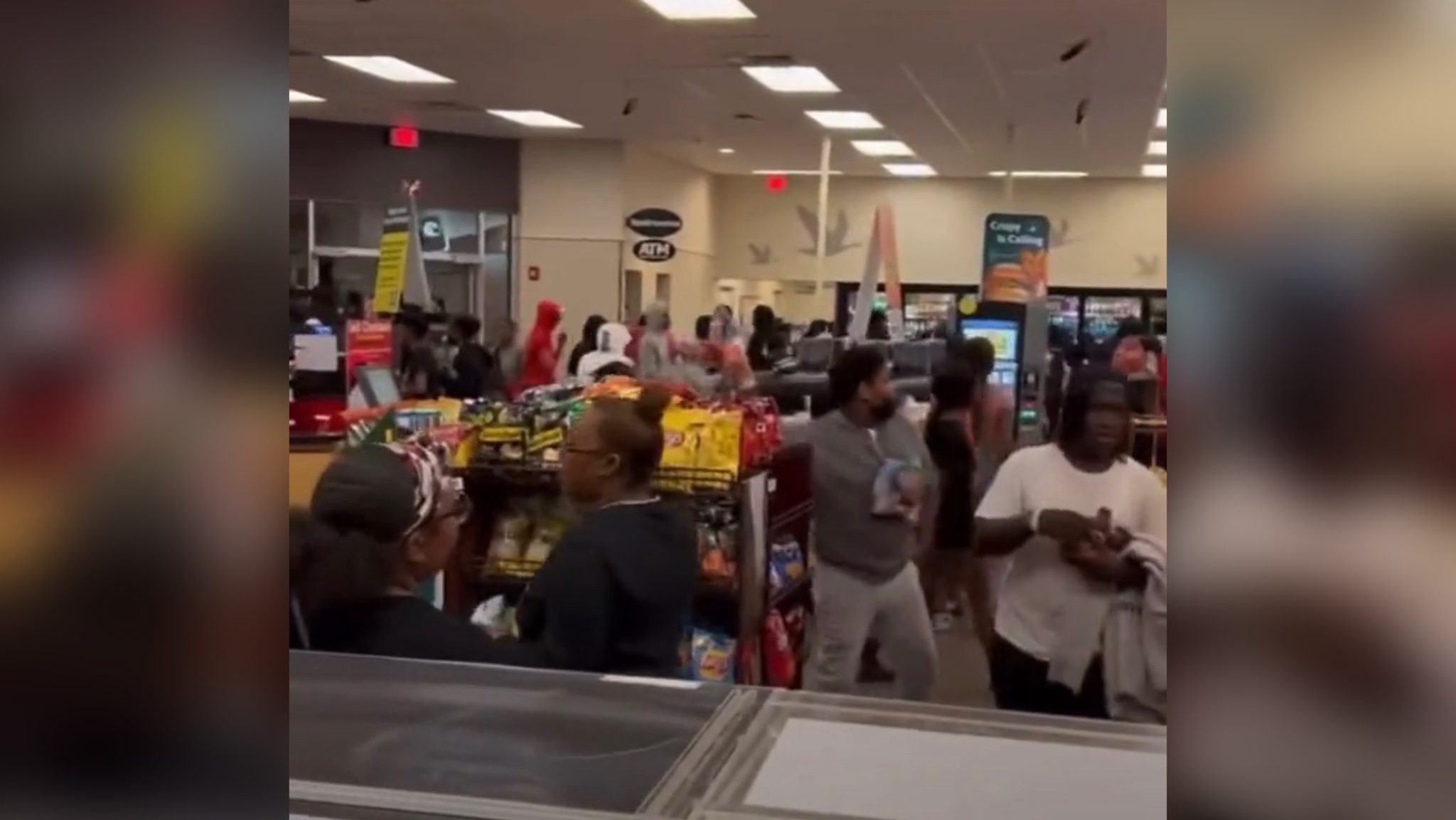 Chaos Erupts as Large Group of Juveniles Brazenly Loot and Destroy Wawa Food Market in Philadelphia (VIDEO) | The Gateway Pundit | by Jim Hᴏft