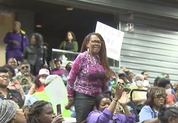 Black Chicago Residents Slam City Leaders Over Funding for Illegal Immigrants (VIDEO)