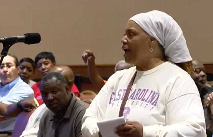 Residents of Woodlawn, Chicago Vent Anger at Leaders Over Illegal Immigrants: ‘They Rob us, They Harass us’ (VIDEO)