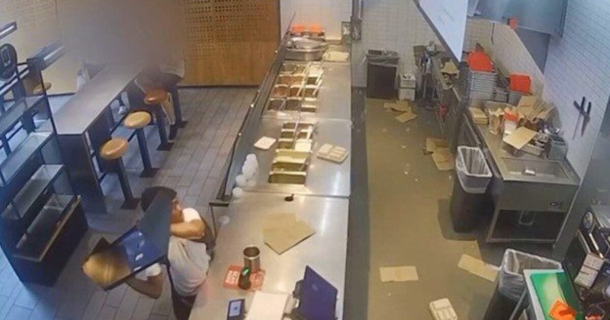WATCH: DC Man Goes on a Violent Rampage Inside a Chipotle and Throws A number of Gadgets at Worker – Man Was Triggered by the Worker’s Response to Him Making an attempt to Steal Taco Components | The Gateway Pundit | by Cullen Linebarger