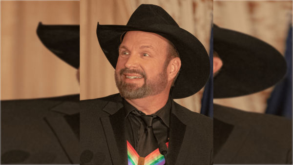 Country Legend Garth Brooks Sparks Controversy by Defending Bud Light Service at His New Bar – Calls Boycott Supporters “A**holes”