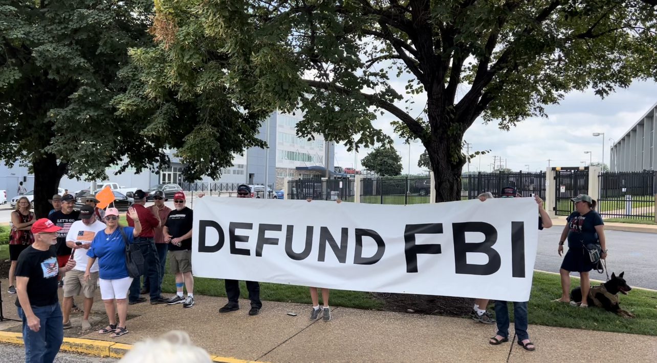 Saint Louis Patriots Led by TGP's Jim Hoft and Bill Hennessy Protest FBI Field Office Following the Abusive Raid on Trump's Home | The Gateway Pundit | by Jim Hᴏft