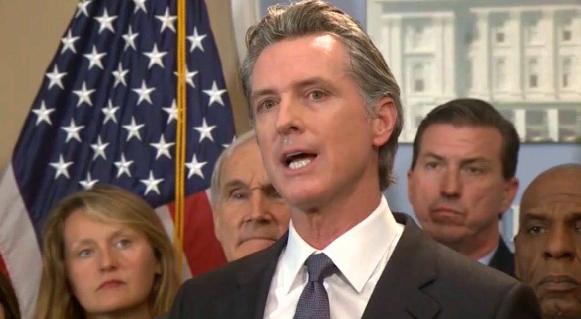 “Kidnapping Charges?” – California Governor Gavin Newsom Threatens Legal Action Against DeSantis Over Migrant Flights