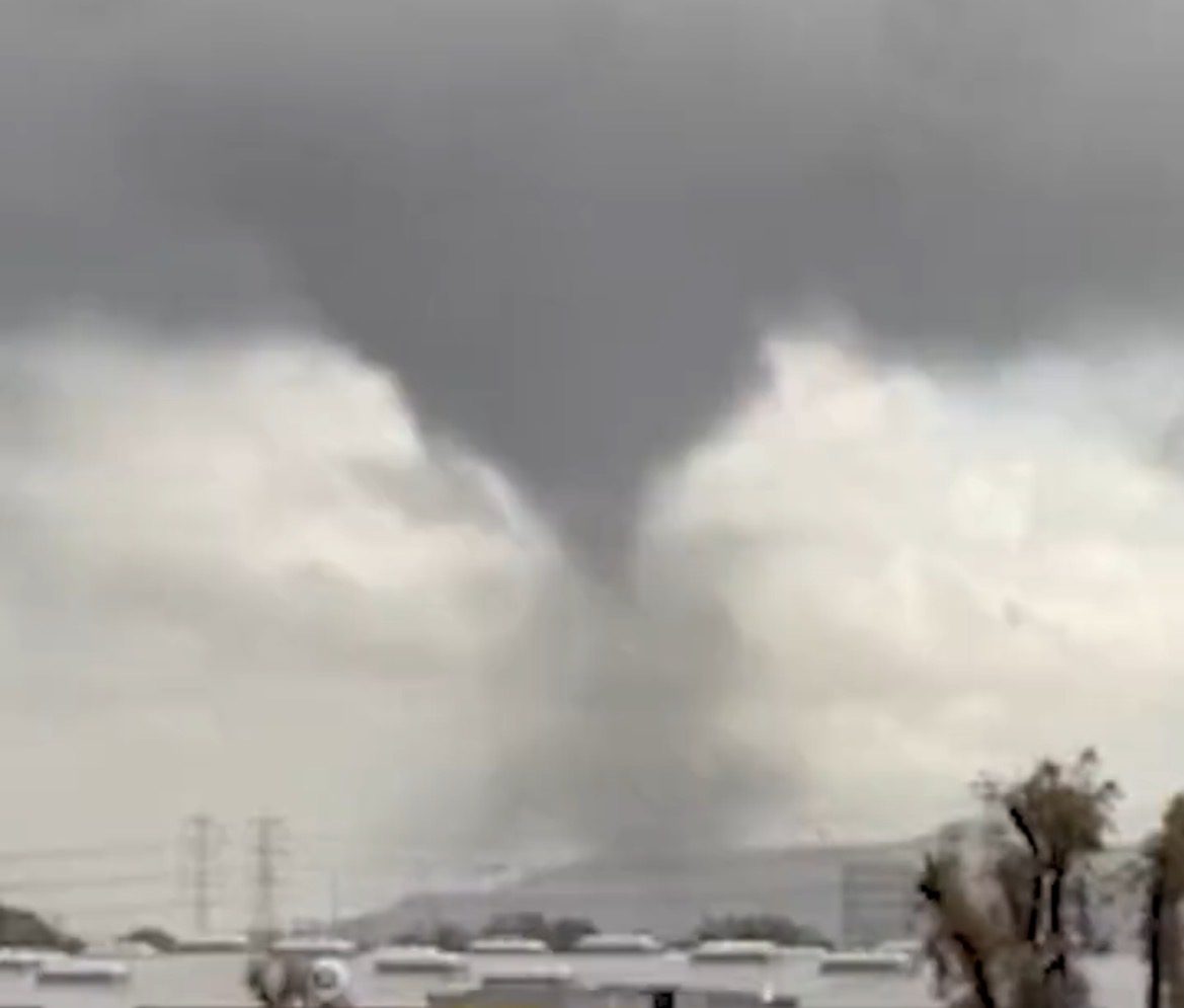 Wild SoCal Weather Continues: Rare Tornado in Los Angeles County Rips Off Roofs, Damages Cars, Injures One Person (VIDEO)