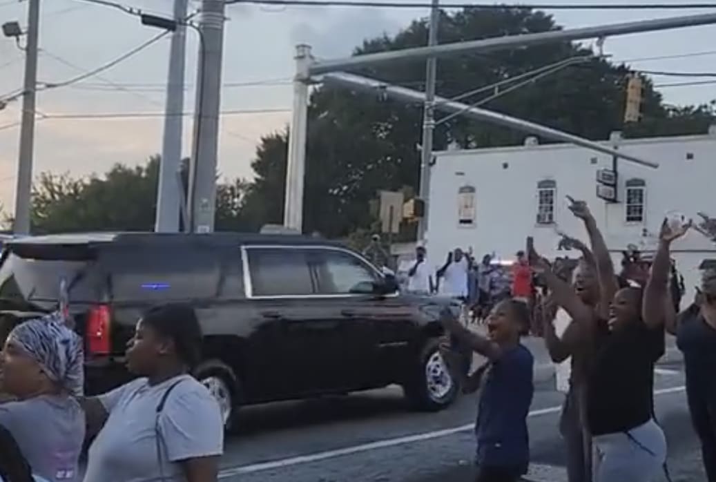 Atlanta Residents Go Wild and Scream “Free Trump” As His Motorcade Rolls Through Urban Neighborhoods (VIDEO)