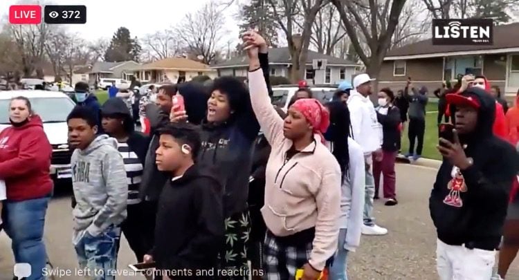 DEVELOPING: BLM Crowd Gathers in Minneapolis at Scene of Officer-Involved Shooting - Threaten to Doxx Cops, Target Their Families (VIDEO) | The Gateway Pundit | by Cristina Laila