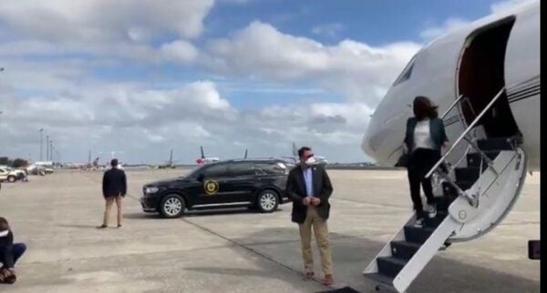 Lap Dog Media: Reporters Ask No Questions of Kamala Harris as She Gets Off Plane in Orlando – Amnon Free Press