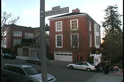"我们要一切"。佩洛西在旧金山的家被人用用漆涂污。(photo:GatewayPundit)