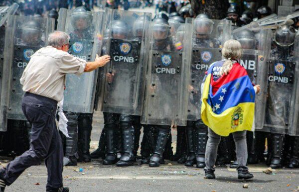 People were attacked with gas in Caracas