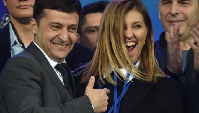 Η σύζυγος του Ουκρανού Προέδρου Ζελένσκι πηγαίνει στο Παρίσι και εκλιπαρεί για χρήματα και αγαθά και στη συνέχεια φέρεται να έκανε αγορές αξίας 40.000 ευρώ για τον εαυτό της