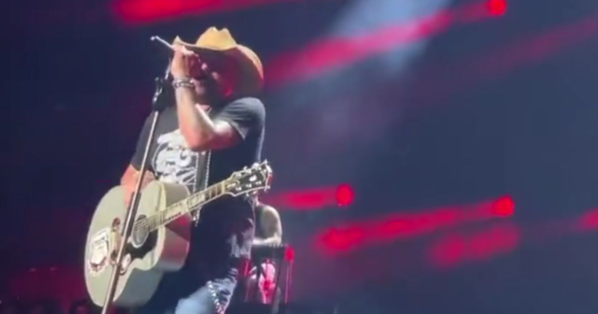 Crowd Cheers as Country Star Defends Jason Aldean During Concert: ‘Keep It Up, Brother’