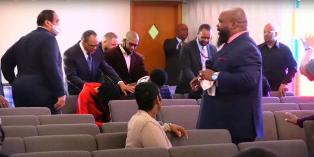 Must See: Pastor And Congregation Stop Four Armed Men From Robbing Missouri Church By Praying Over Them