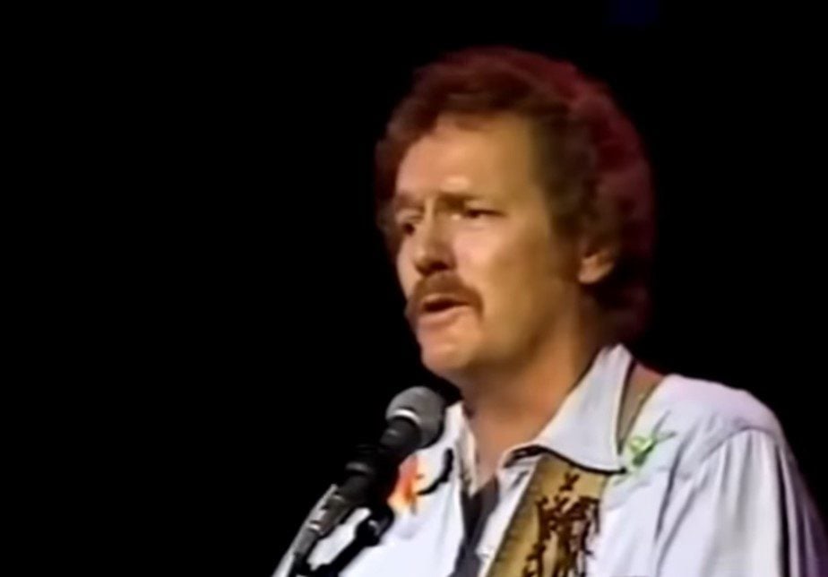 “Sundown You Better Take Care”… Singer-Songwriter Gordon Lightfoot Passes Away at Age 84