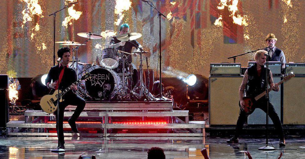 Green Day Sings "No KKK, No Fascist USA, No Trump" at AMAs because