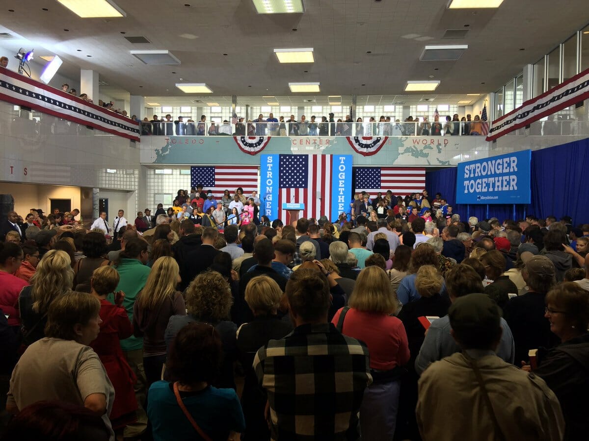 hillary-ohio-box-room