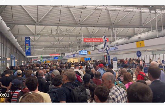 Nighmare at O’Hare: Tornado Watch Forces Passengers from Planes, Thru Endless Security Lines, United Air Lines Forces Grounded Flyers to Wave Good-Bye to Their Luggage as Plane Takes Off from Tarmac