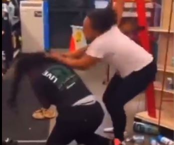 Clerk at O’Reilly’s Auto Parts Shoots Customer after the Woman Pulled Her Over Counter and Beat Her A$$ and Talked About Her Mama (VIDEO)