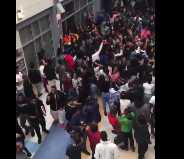 protest-lock-in