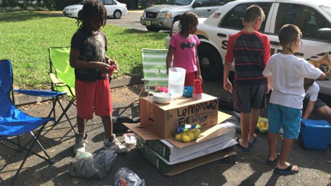 r-lemonade-stand-robbery-we