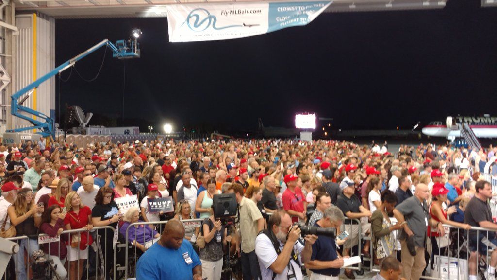 trump-crowd-melbourne