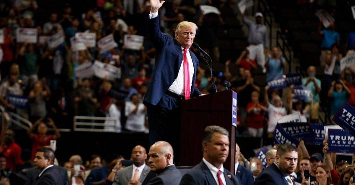 trump rally crowd