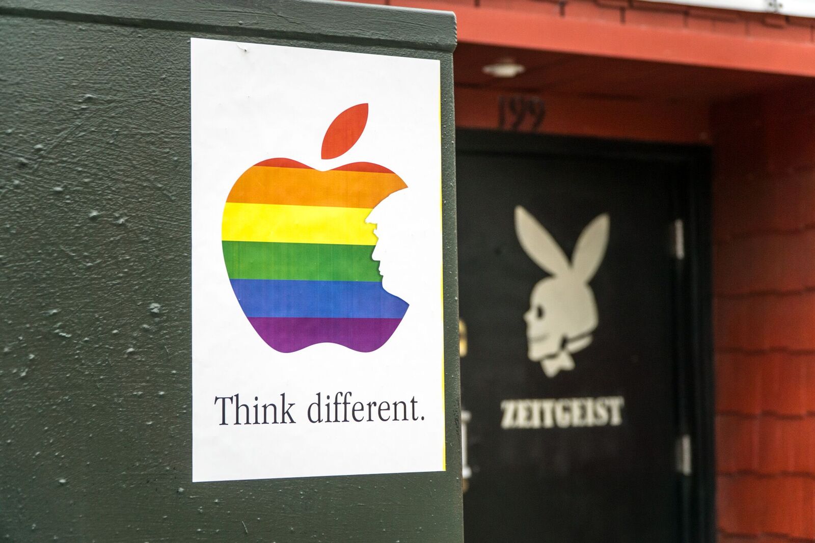 trump-think-different-zietgeist